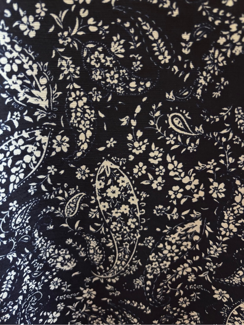 Dear Scarlett Women's Navy Paisley V-Neck Tunic Top. Medium - Picture 5 of 8